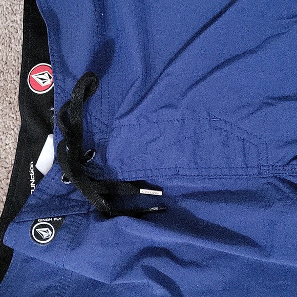 Blue Volcom 32 Waist Boardshorts - Picture 5 of 6